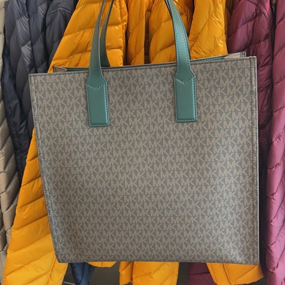 MICHAEL KORS KENLY LARGE NS GRAPHIC LOGO TOTE SATCHEL SHOULDER BAG
MK SIGNATURE - Picture 9 of 16